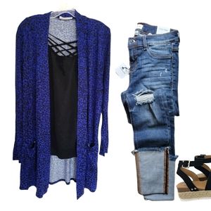 Long sleeve leopard cardigan with pockets.